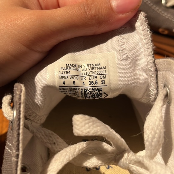 Grey converse - Picture 3 of 3